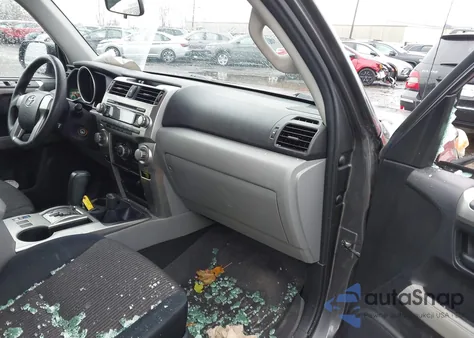 2010 Toyota 4Runner Sr5 V6 z USA, uszkodzony, nr VIN JTEBU5JR9A5006323